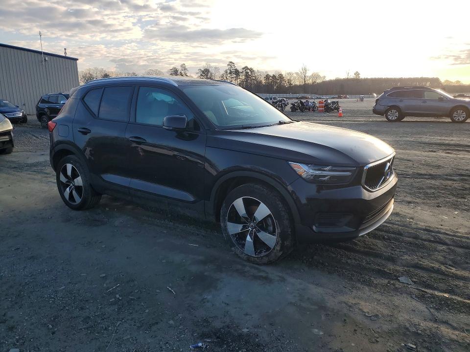 VOLVO XC40 T5 MOMENTUM 2020