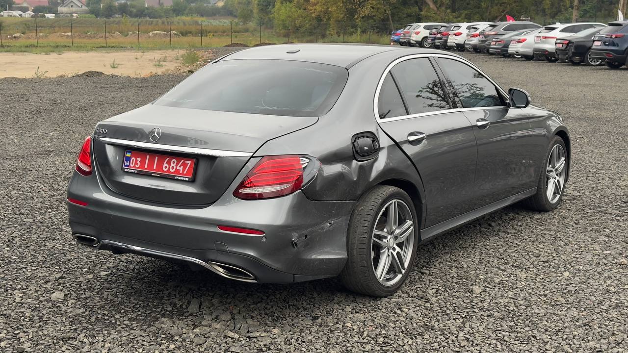 MERCEDES-BENZ E 300 2016