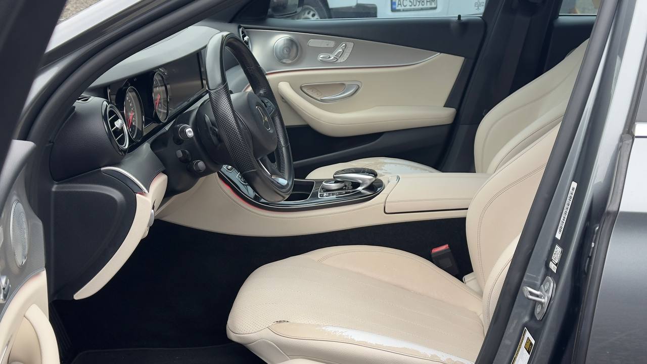 MERCEDES-BENZ E 300 2016