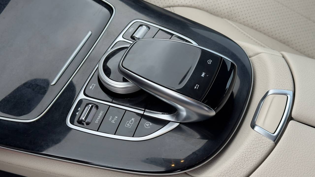 MERCEDES-BENZ E 300 2016