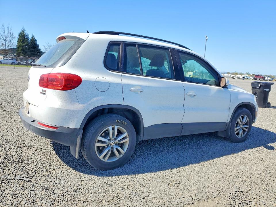 VOLKSWAGEN TIGUAN S 2016