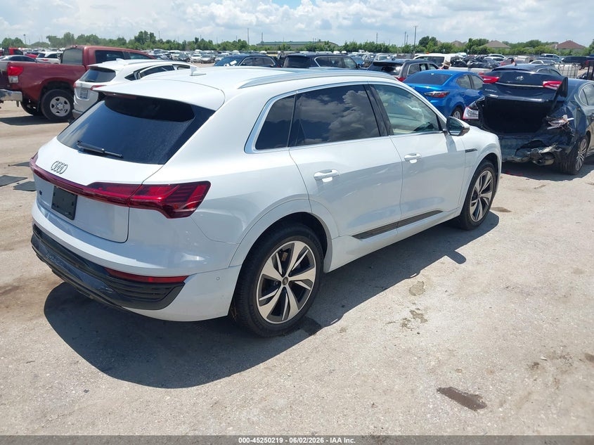 Audi Q8 E-Tron Quattro Premium Plus 2023