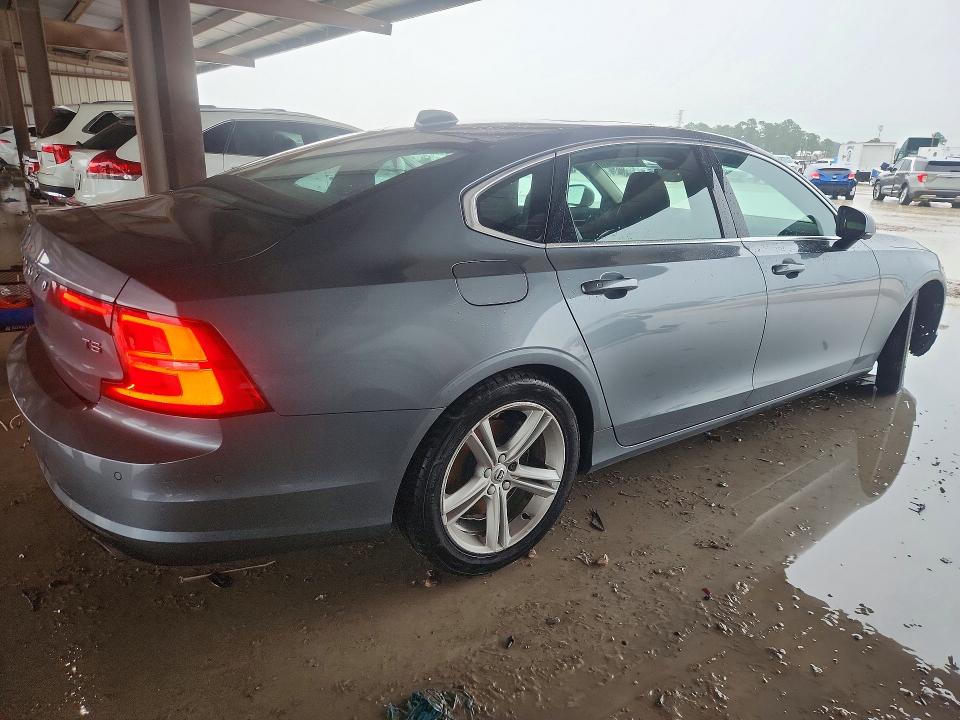 VOLVO S90 T5 MOMENTUM 2017