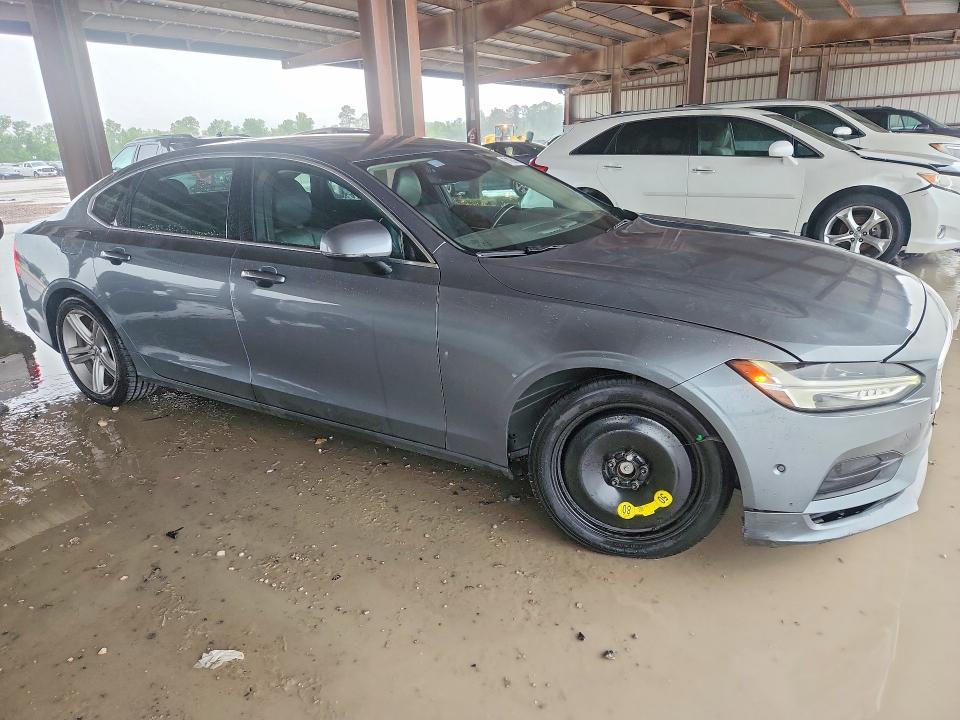 VOLVO S90 T5 MOMENTUM 2017