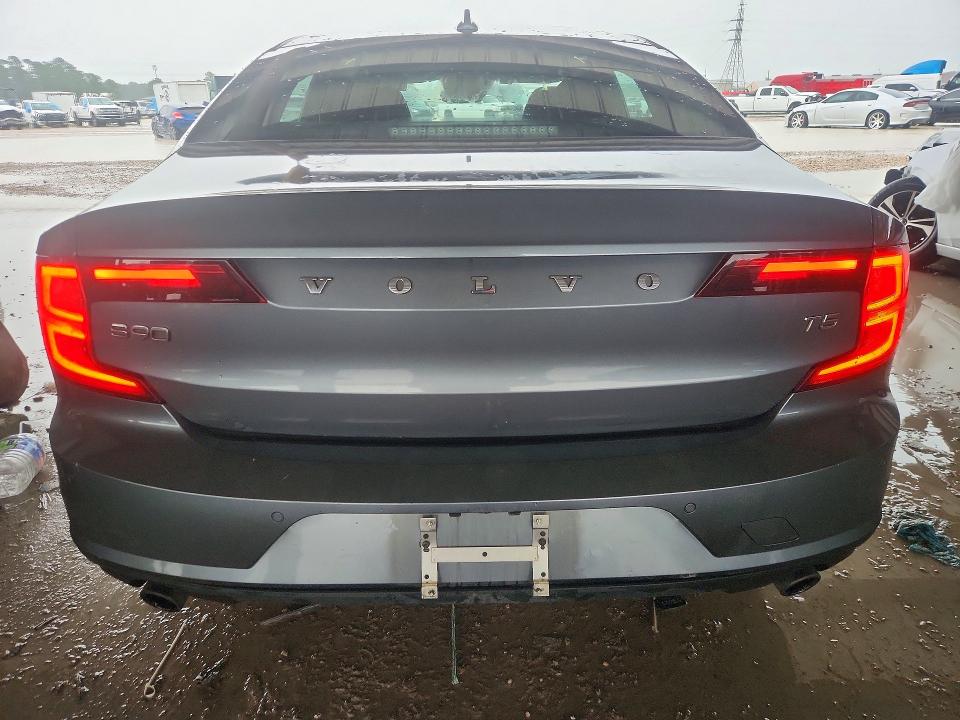 VOLVO S90 T5 MOMENTUM 2017