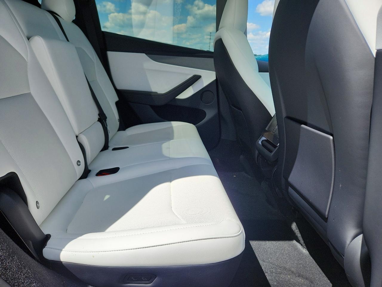 TESLA MODEL Y 2025