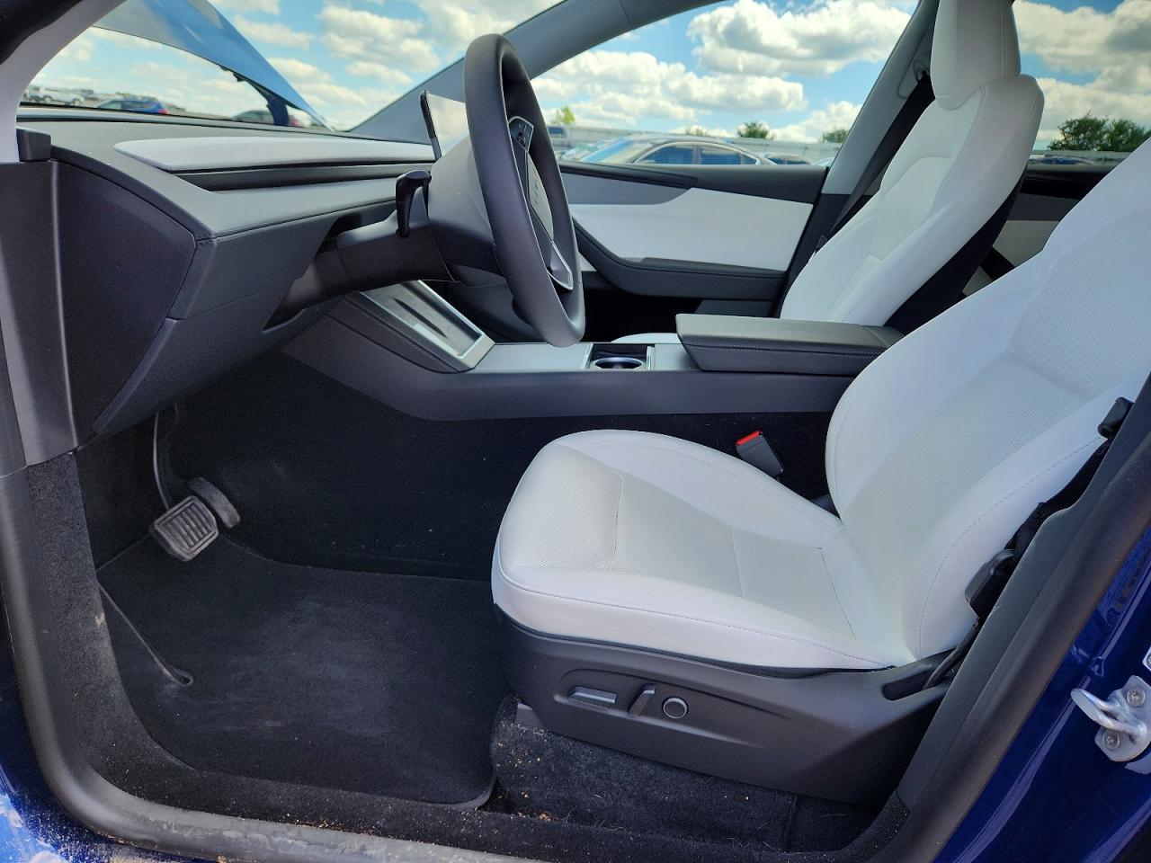 TESLA MODEL Y 2025