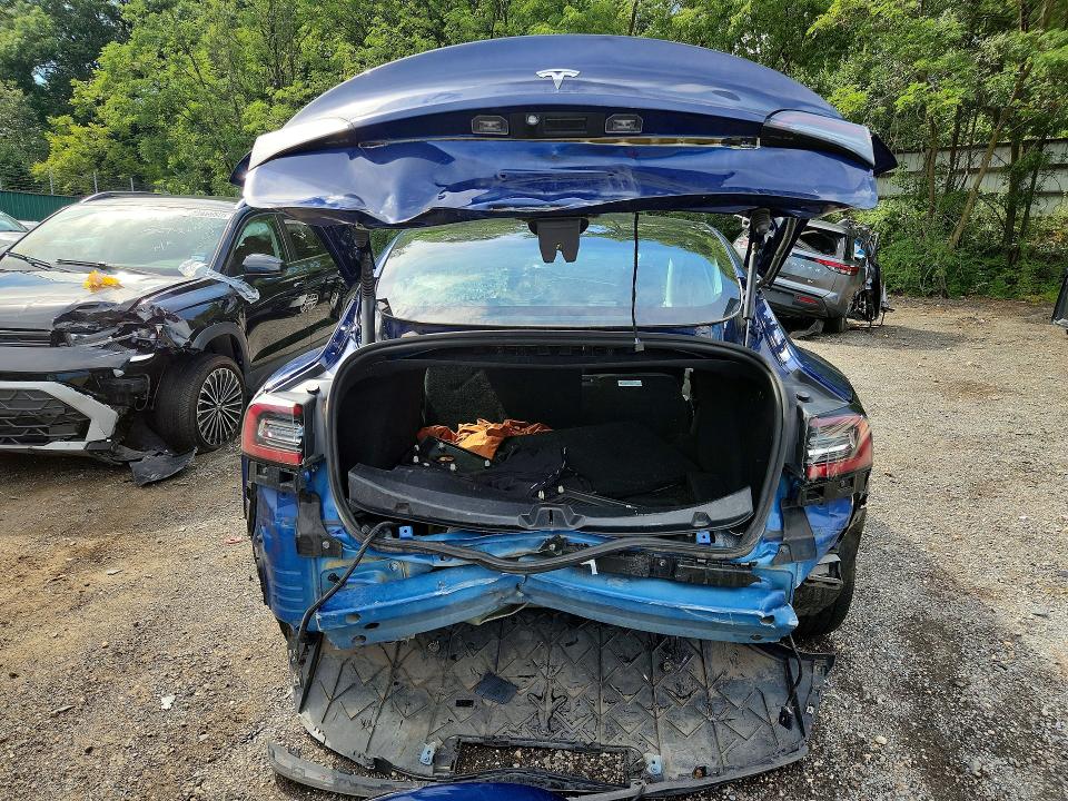 TESLA MODEL 3 2022