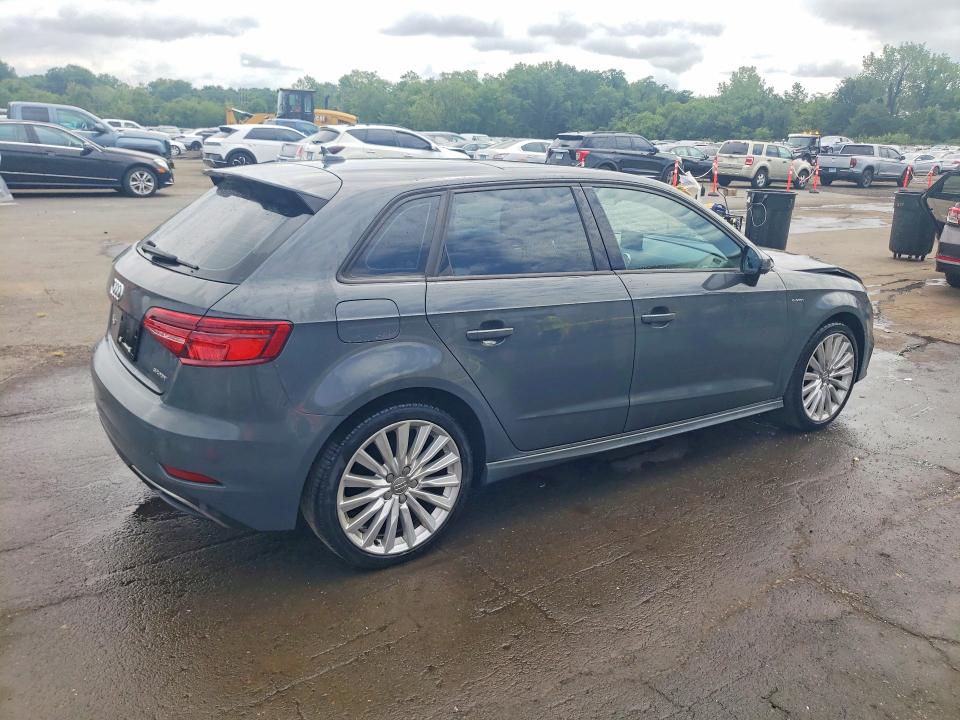 AUDI A3 E-TRON PREMIUM 2016