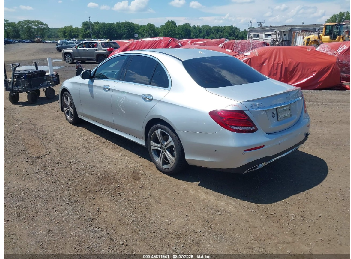 MERCEDES-BENZ E 300 4MATIC AMG LINE 2017
