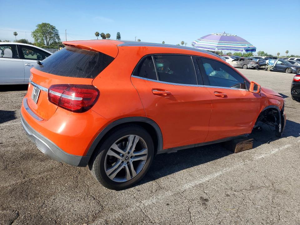 MERCEDES-BENZ GLA 250 2020