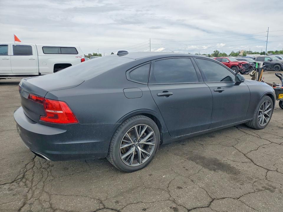 VOLVO S90 T6 MOMENTUM 2017