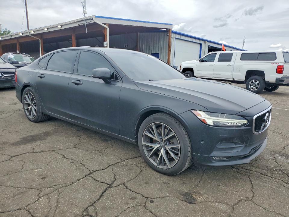 VOLVO S90 T6 MOMENTUM 2017