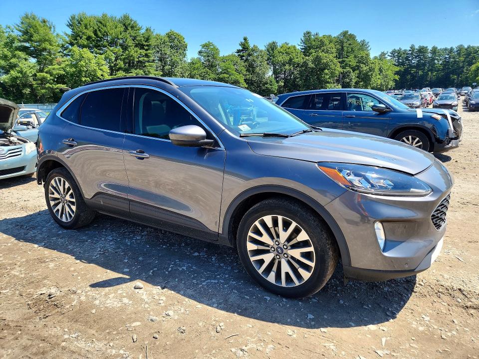 FORD ESCAPE TITANIUM 2022