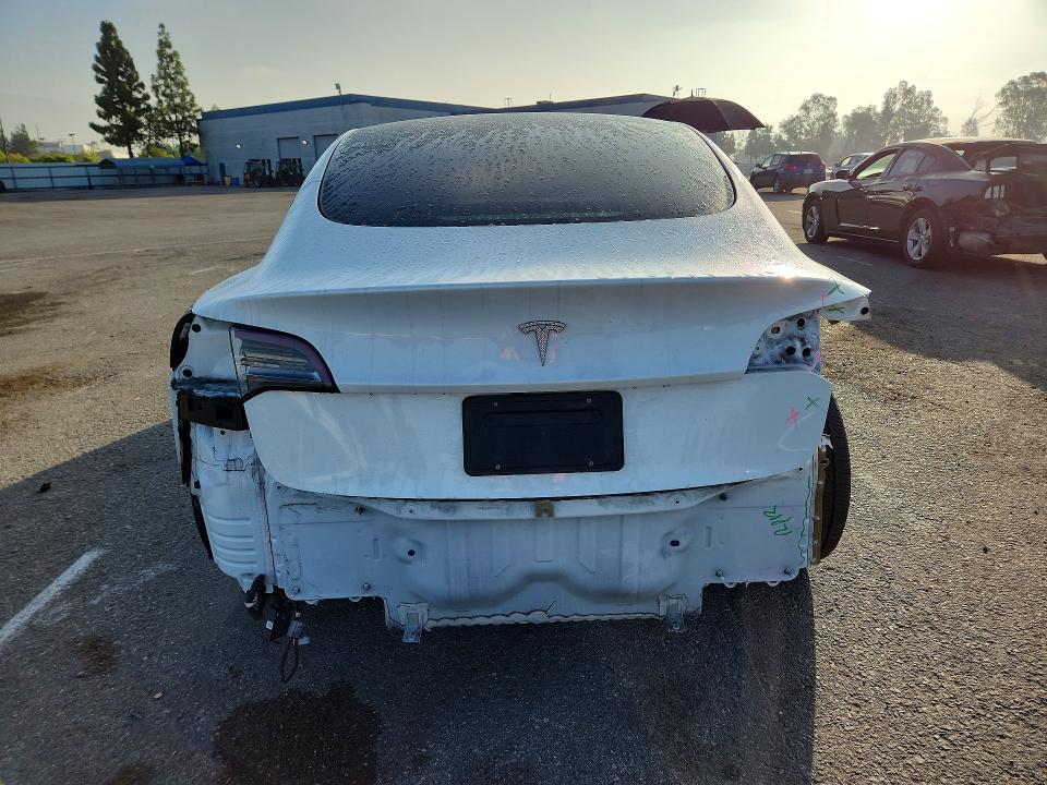TESLA MODEL 3 2021
