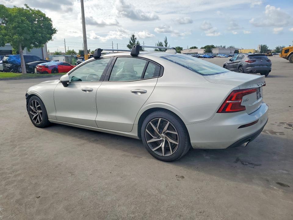 VOLVO S60 T6 MOMENTUM 2019