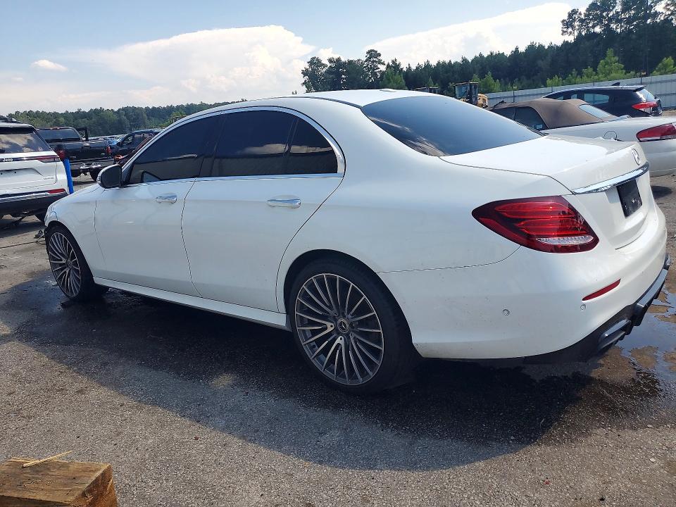 MERCEDES-BENZ E 300 2016