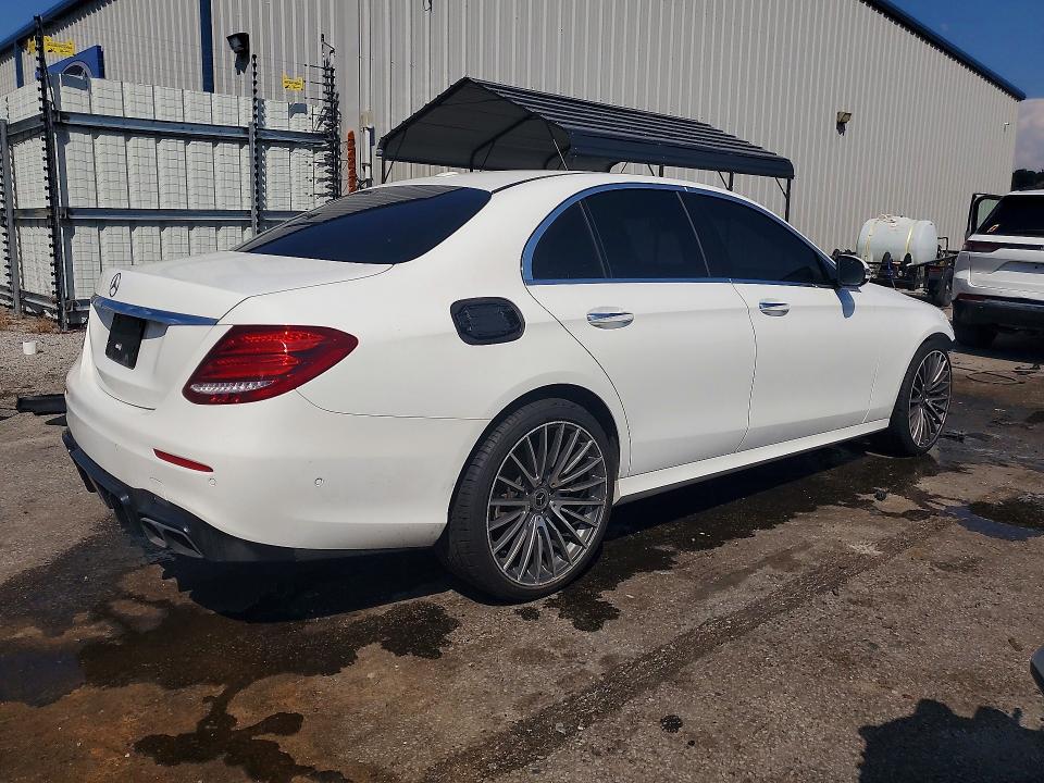 MERCEDES-BENZ E 300 2016