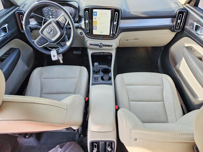 VOLVO XC40 T5 MOMENTUM 2018