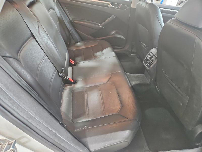 VOLKSWAGEN PASSAT SE 2015