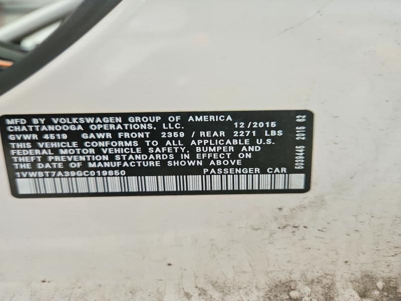 VOLKSWAGEN PASSAT SE 2015