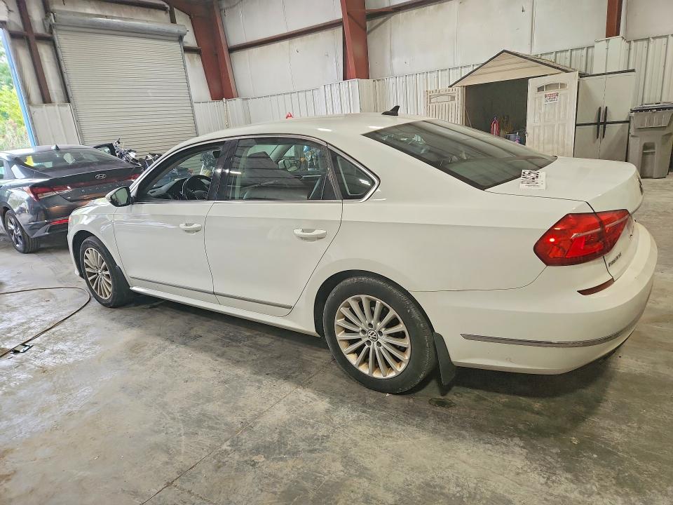 VOLKSWAGEN PASSAT SE 2015