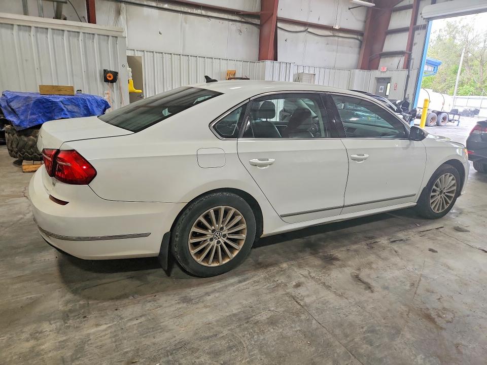 VOLKSWAGEN PASSAT SE 2015