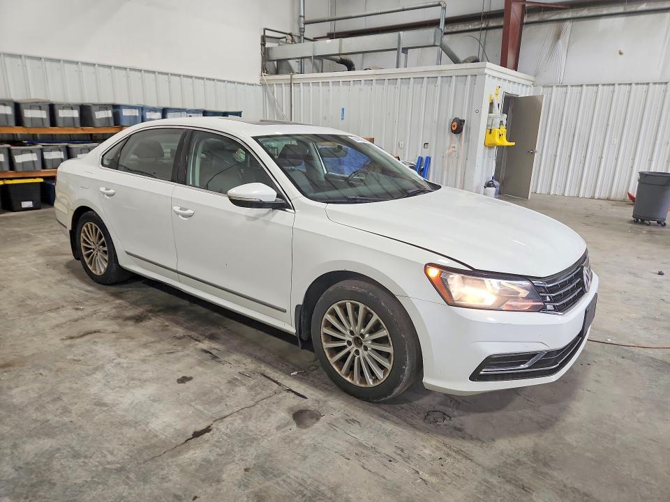 VOLKSWAGEN PASSAT SE 2015