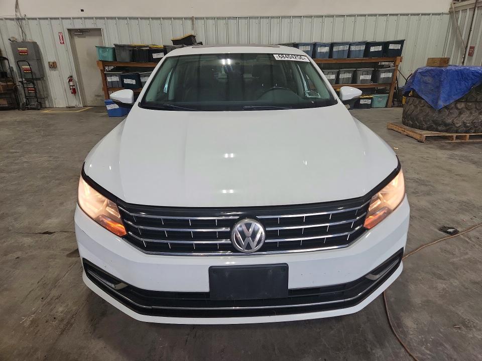 VOLKSWAGEN PASSAT SE 2015