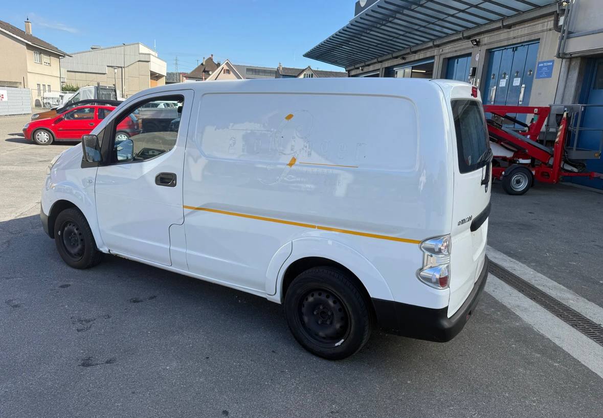 NISSAN e-NV200 2015